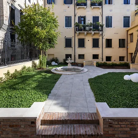 Ca' De La Fonte - Wenice Deep Culture 4* Veneza